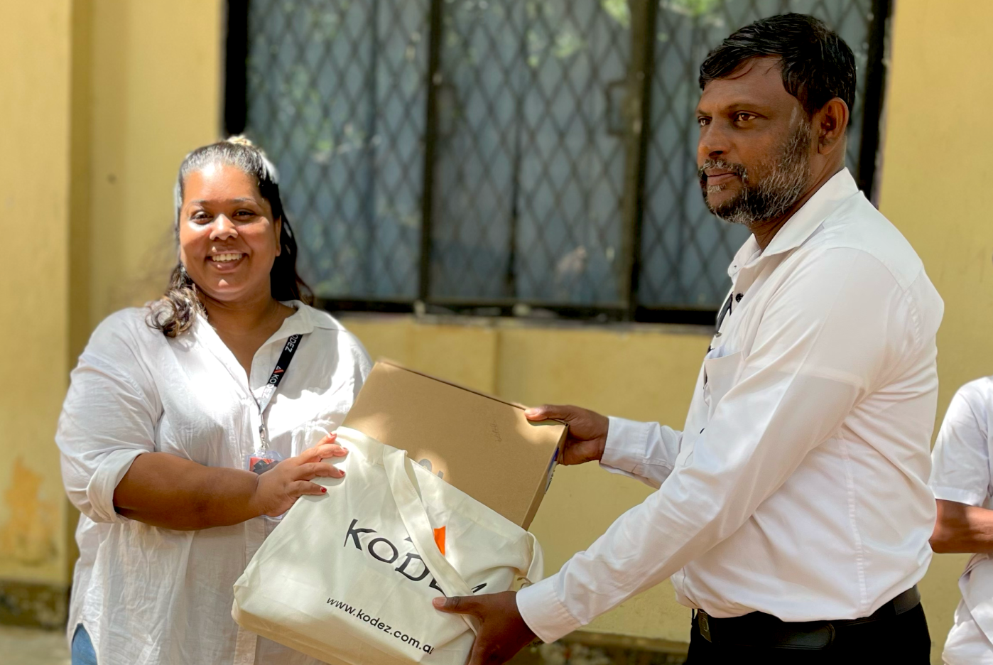 Kodez volunteer engaging with students